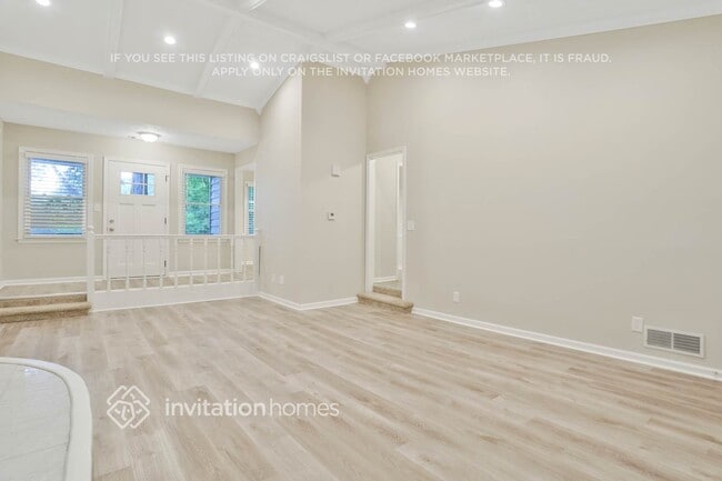 Photo - 349 Charmers Way SW