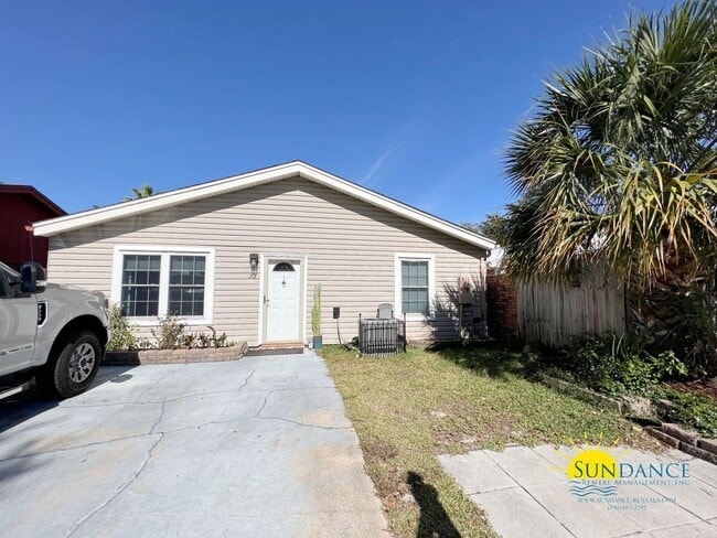 Building Photo - 2 Bedroom home with custom upgrades in the...