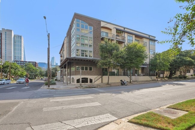 Photo - 908 Nueces St Unidad 28