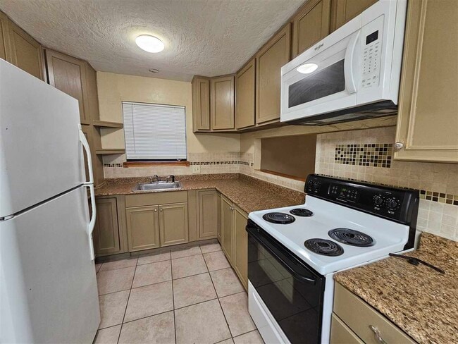 Photo - 909 NE Tortoise Dr