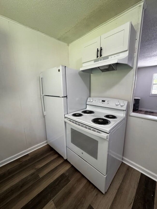Photo - 50% OFF FIRST MONTH'S RENT!! 1 Bed 1 Bath Apartment with Water and Trash included