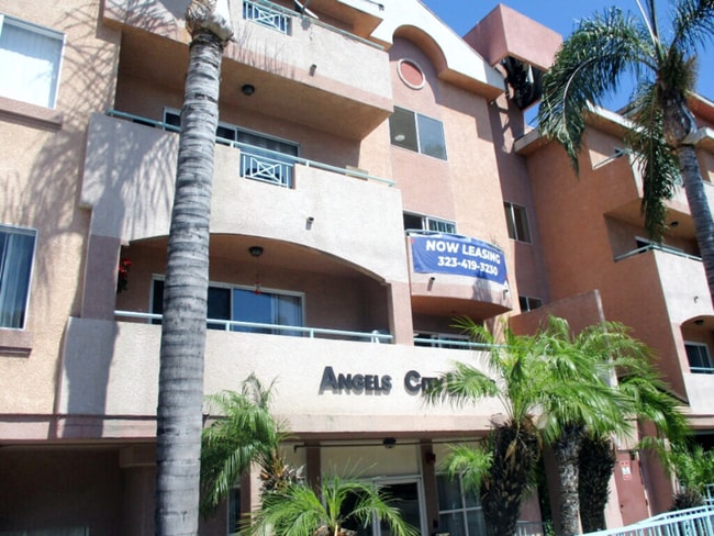 Photo - 13915 Oxnard St Unidad 213