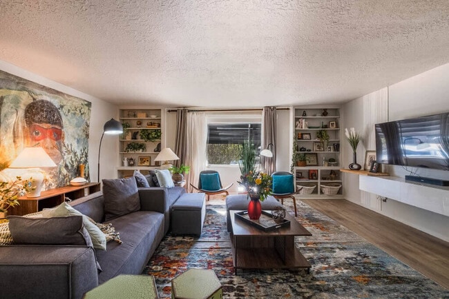 Photo - 3907 Solano Pl NE