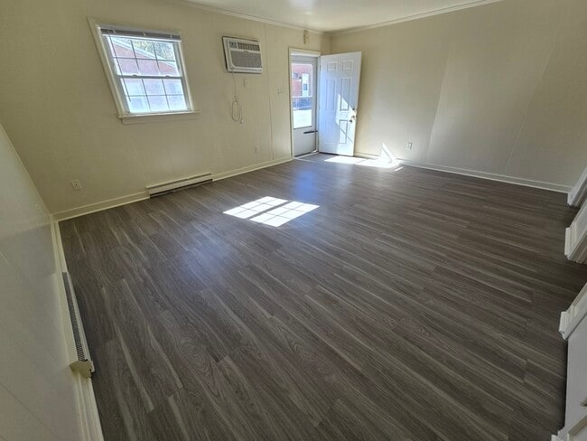 Building Photo - 6100 Strathmore Rd Unit 22