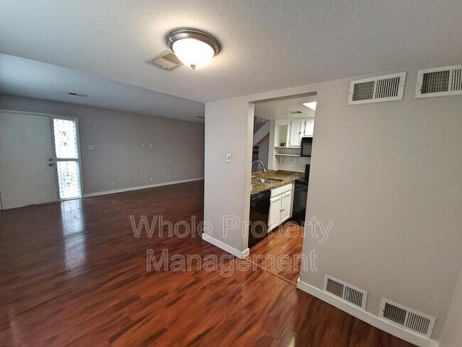 Photo - 1250 S Monaco St Pkwy Unidad 39