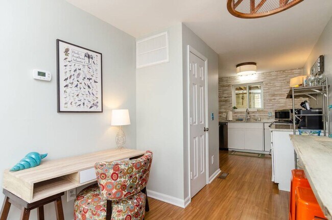 Photo - 1 E Columbia St