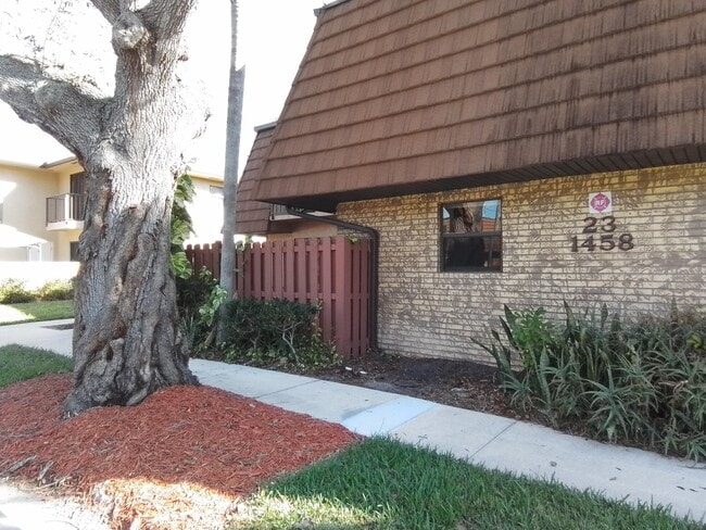 Photo - 1458 N Lawnwood Cir