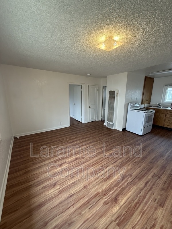 Photo - 859 N 4th St