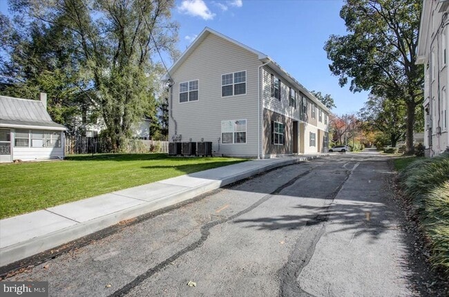 Photo - 30 W Dahlgren St