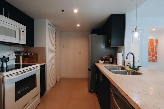 Building Photo - 1717 N Bayshore Dr Unit A-1253