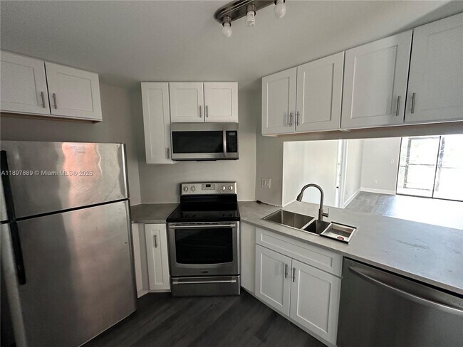 Photo - 855 NE 209th St Unidad 103-34