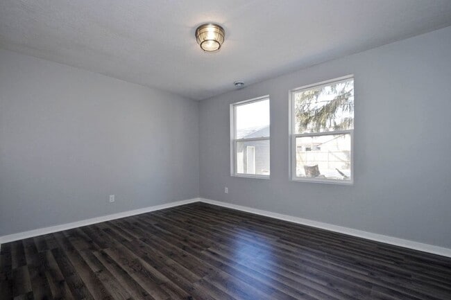 Photo - 681 Glencoe St NE