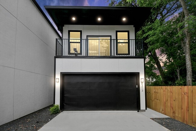 Building Photo - 8313 Venus St
