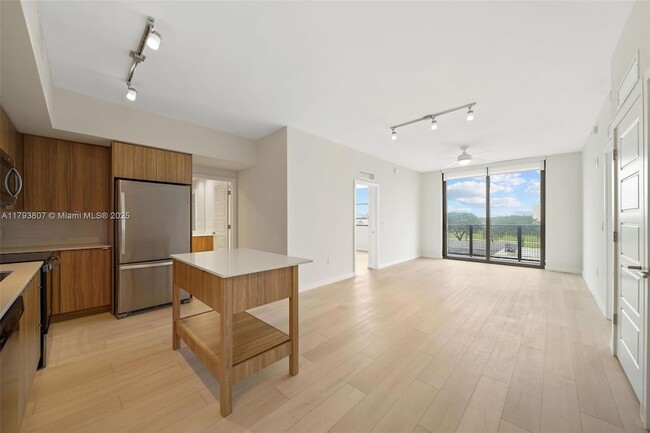 Photo - 555 NE 8th St Unidad 523 Rental