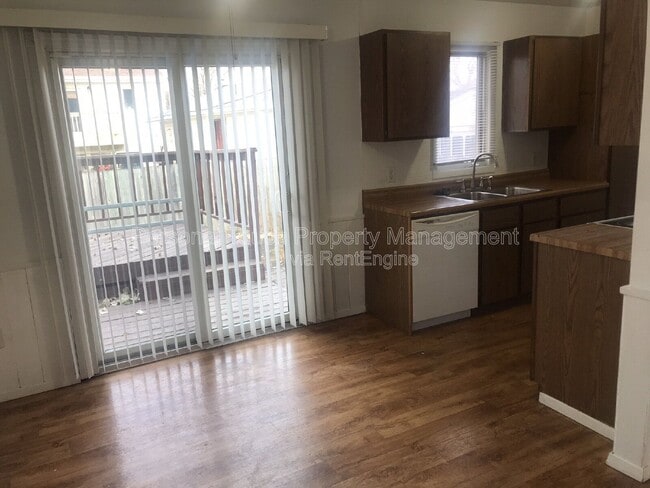 Photo - 440 22nd St E