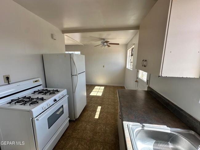 Photo - 5036 Louis Dr