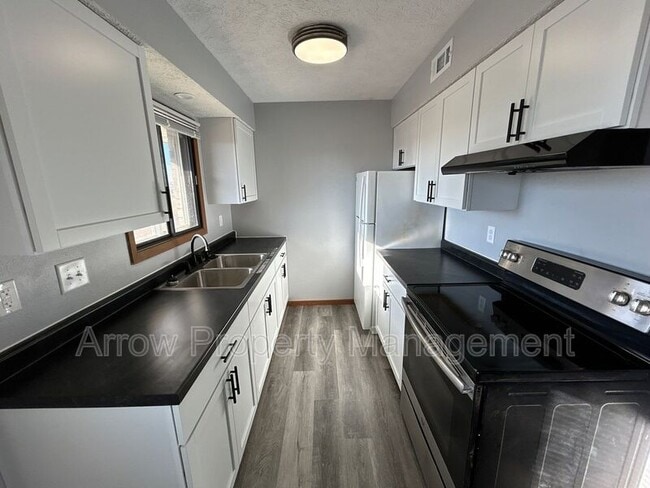 Photo - 2481 E 5th Ave