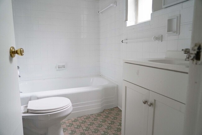 Photo - 3025 Clifton Ave Unit 3025-09