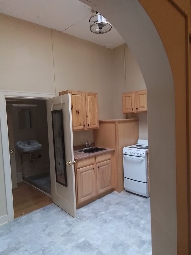 Building Photo - Tivolli Building Apartments        MDB Unit #3