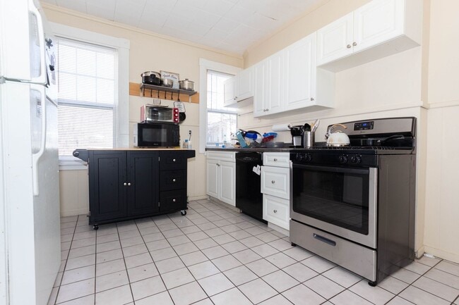 Photo - NO BROKER FEE!  SPACIOUS AND BRIGHT BRIGHTON CTR 5 BED/3 BATH AVAIL 9/1