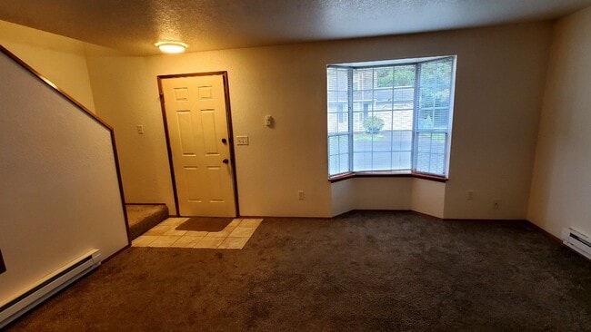 Photo - 821 Kaiser Rd NW