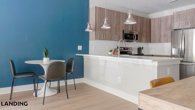 Photo - 1880 Maple Dr NW Unidad 204