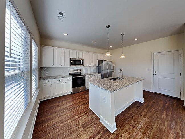 Photo - 1323 Lomond Dr