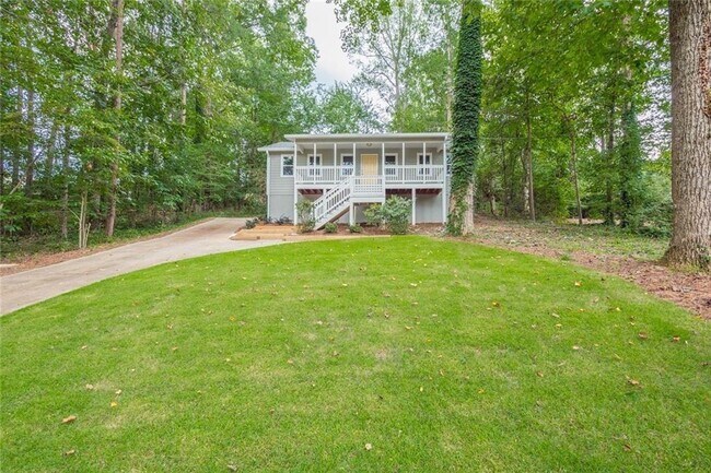 Photo - 2010 Lakeside Trail