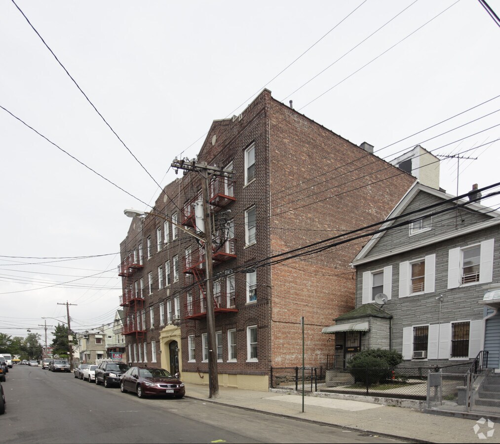 Photo - Lincoln Court