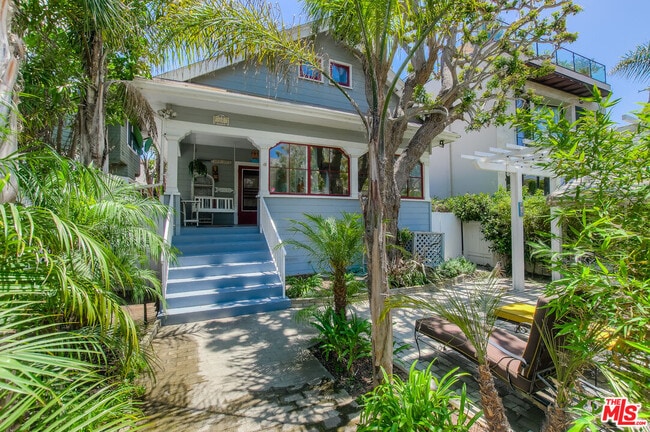 Building Photo - 28 Clubhouse Ave Unit 1/2