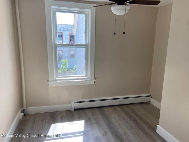 Photo - 214 Robinson St