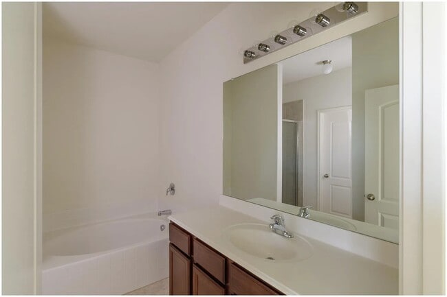 Photo - 1627 White Mountain Way