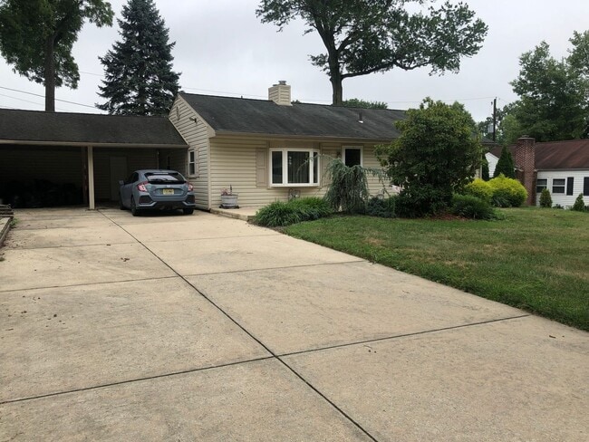 Great Family Home! 3 Bedroom/1 Bath Home o... - Great Family Home! 3 Bedroom/1 Bath Home o...