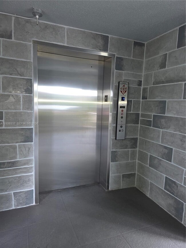 Photo - 1401 SW 128th Terrace Unidad 305H