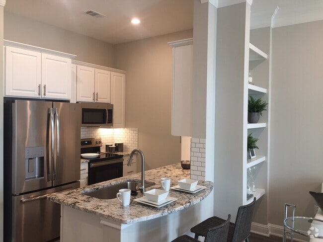 Building Photo - Luxury Living – Steps from Everything!! Unit 21AN1 Rental