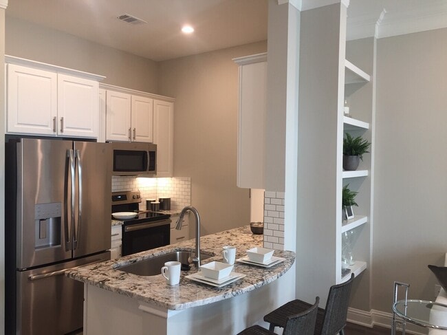 Luxury Living – Steps from Everything!! - Luxury Living – Steps from Everything!! Condo Unit 21AN1