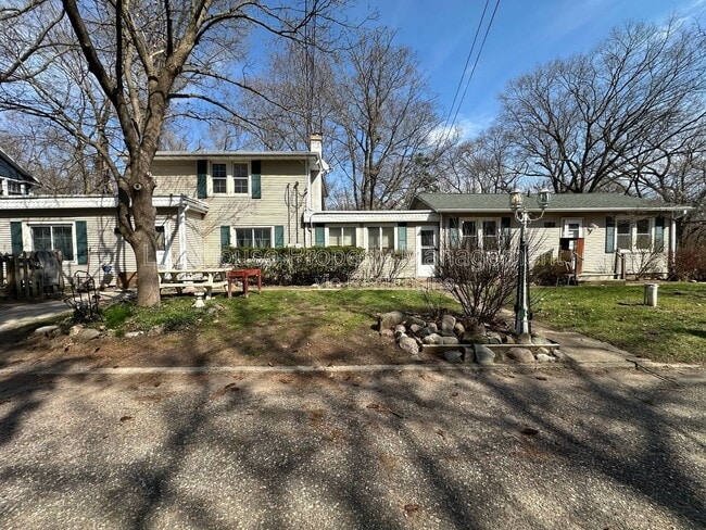 Building Photo - 45 Leitch Dr Unit A 1/2