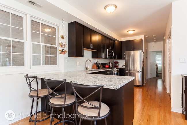 Photo - 1472 W Erie St Unit 2