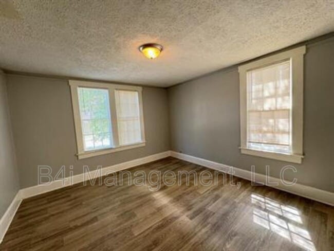 Photo - 1111 Henry Ave