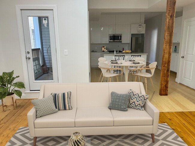 Photo - 258 W Broadway