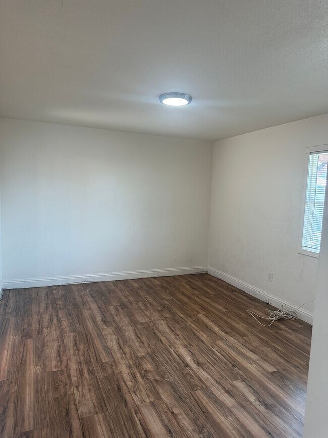 Photo - 6614 Bancroft Ave Unit #6616