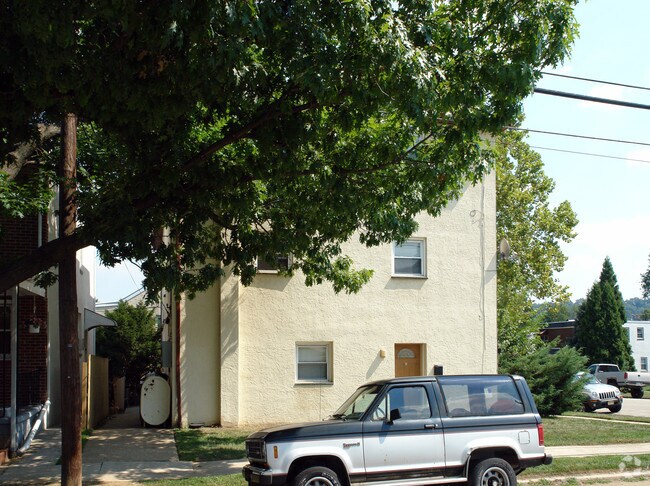 Hallowell Place