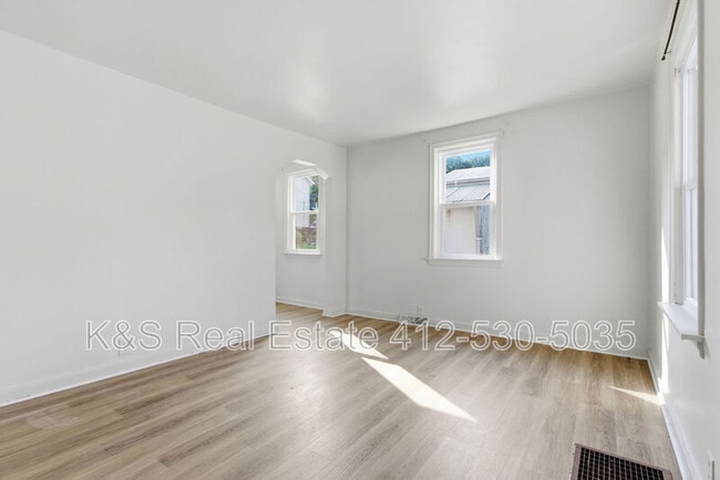 Photo - 1810 Salem St