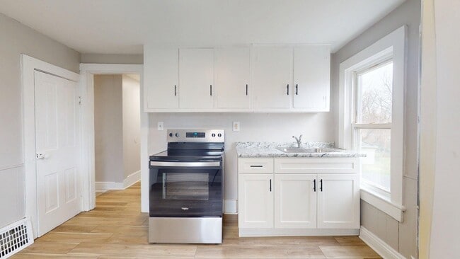 Photo - 1031 W.9th St. Unit 1031 W9th - Up