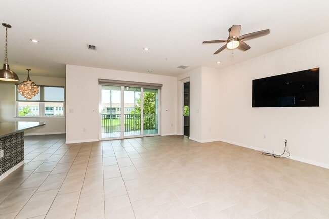 Photo - Lakefront Living in Naples, Pet-Friendly 2... Unidad 201