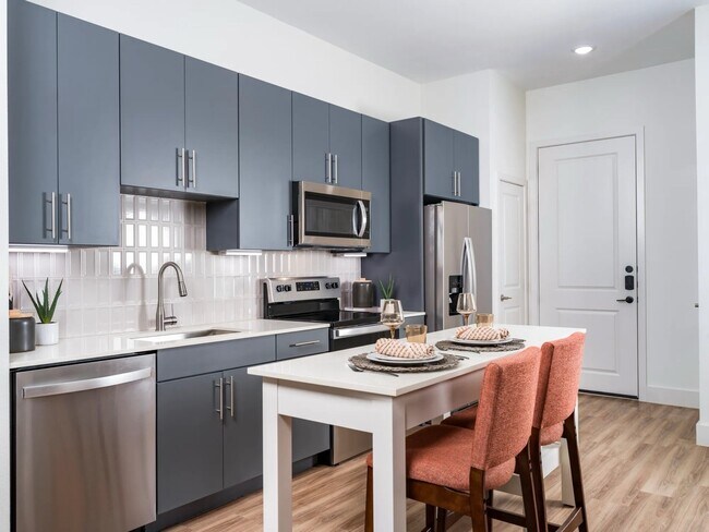 Building Photo - 641 W Crosstimbers St Unit S1.121 Rental