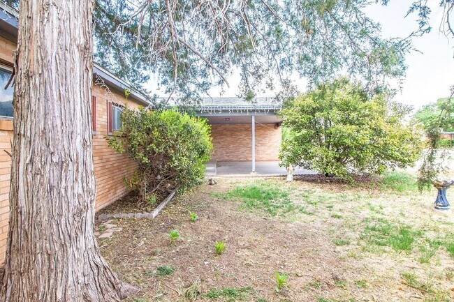 Photo - Great 3 bedroom 2 bathroom house!