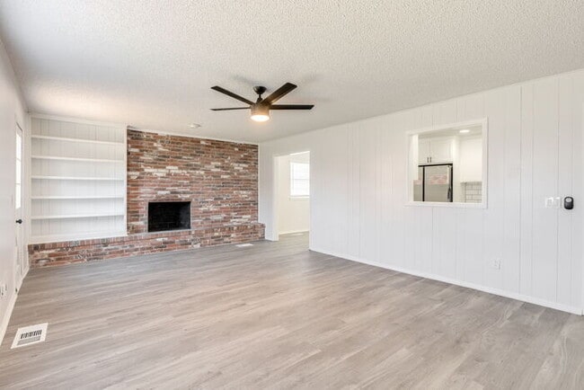 Photo - 11715 N Francis Ave