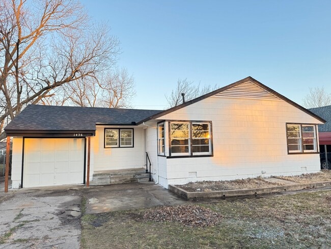 Building Photo - 1436 S Hickory Ave