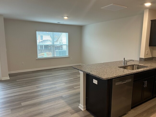 Photo - 810 Embark Cir